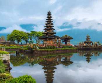 Обряд очищення в храмі Тірта Емпул - водоспад Тукад Сепунг День 3