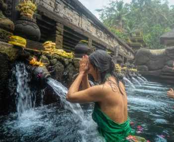 Обряд очищення в храмі Тірта Емпул - водоспад Тукад Сепунг День 3